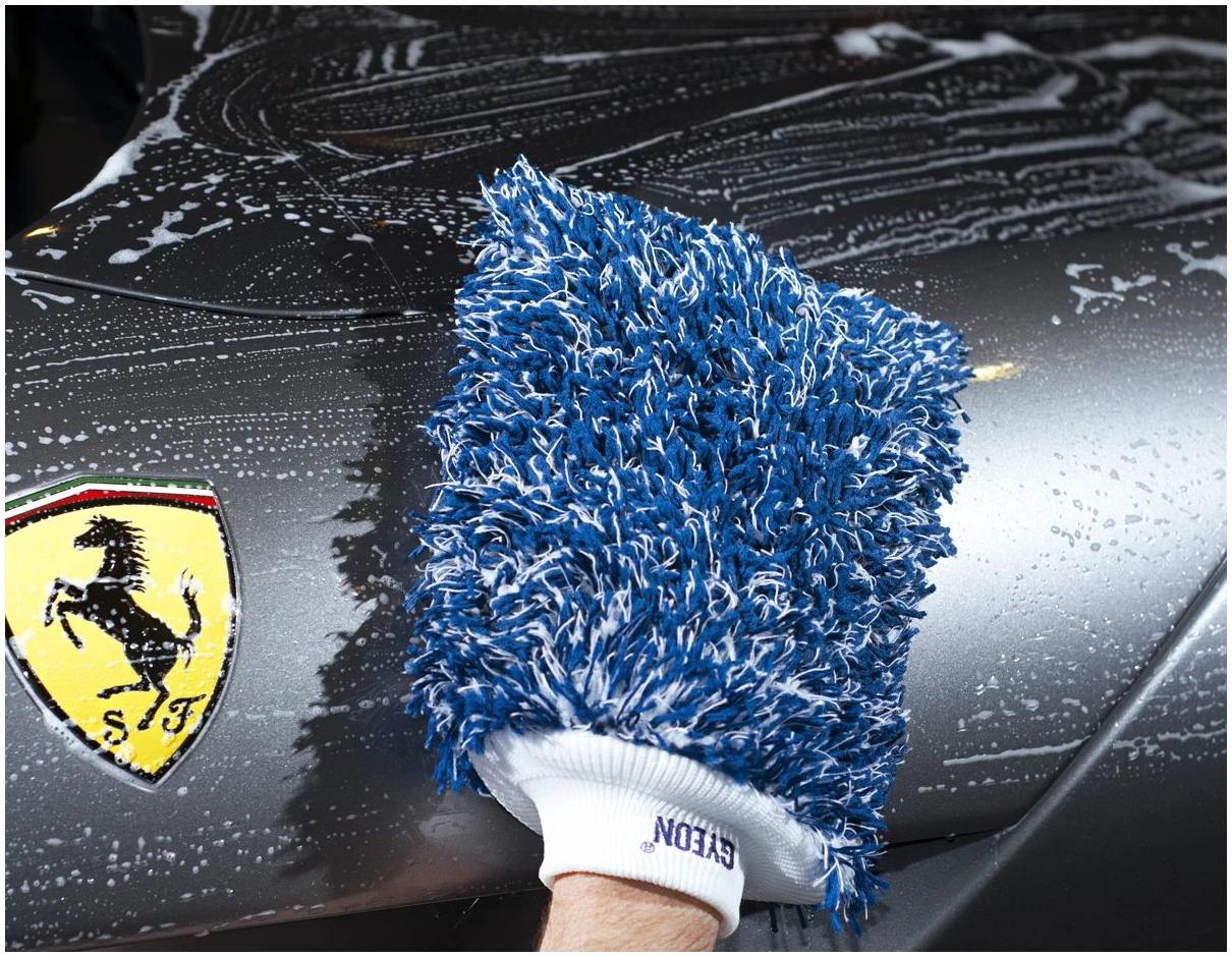 Gyeon-Wash-Mitt-Car-Washing